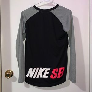 NIKE: SB DRI-FIT Long Sleeve Black & Grey Tee XL.